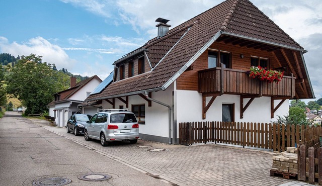 Apartment 'Grünblick' with Mountain View, Balcony and Wi-Fi