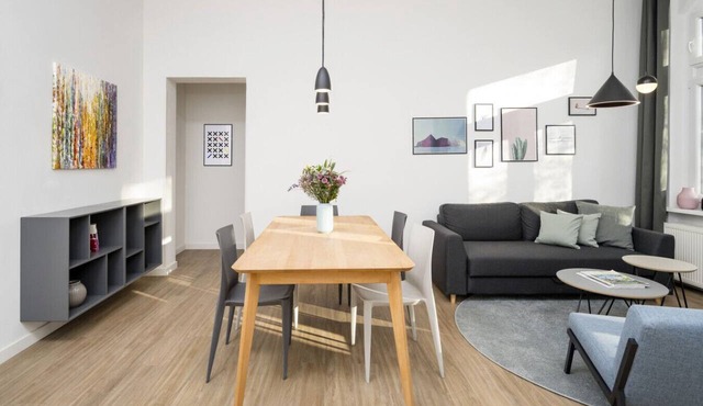 Apartment (110sqm) with 3 Bedrooms & Balcony