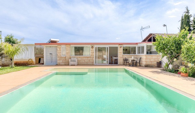 Apartment 'Dependance Con Piscina' with Private Pool, Wi-Fi and Air Conditioning