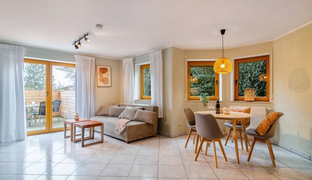 Apartment 'Donauliebe' with Private Terrace, Shared Garden and Wi-Fi