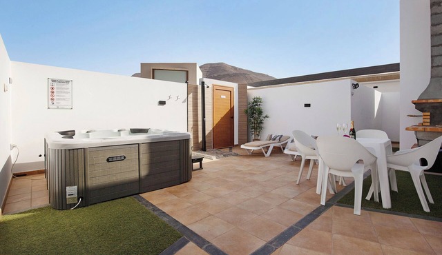 Apartment "Eclipse" in Puerto del Rosario with Mountain View, Jacuzzi, Wi-Fi, A/C & Terrace