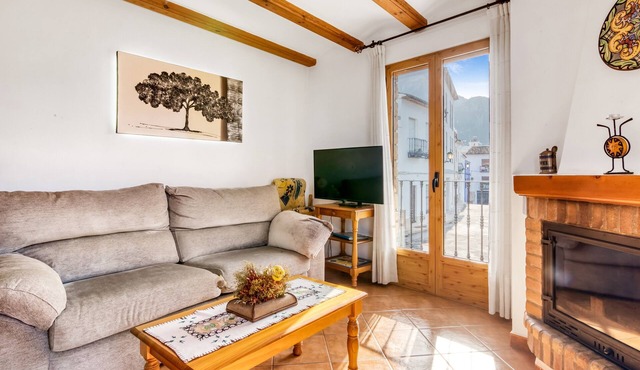 Apartment 'El Castellet' with Mountain View, Wi-Fi and Air Conditioning
