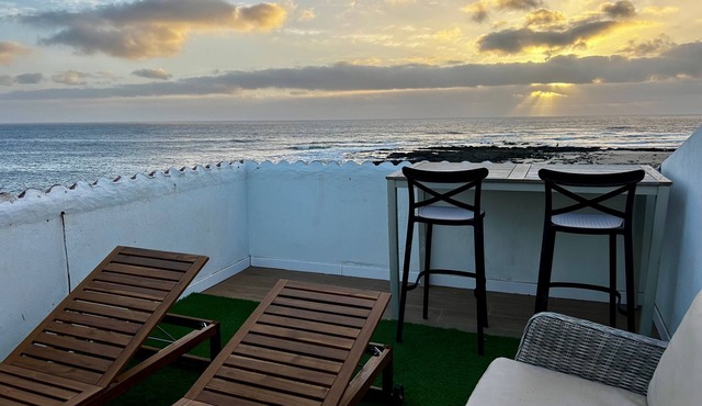 Apartment 'El Cotillo Mar Beach' with Sea View, Terrace & Wi-Fi