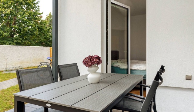 Apartment 'Elbe Loft' with Private Terrace and Wi-Fi