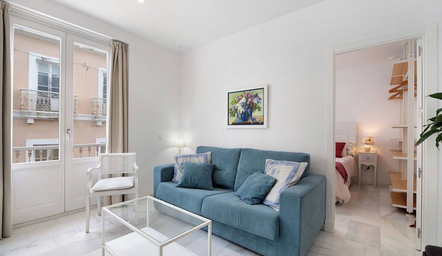 Apartment 'En El Centro De Cádiz' with Balcony, Wi-Fi and Air Conditioning