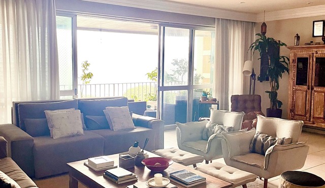 Apartment facing the beach and back to the mountain!