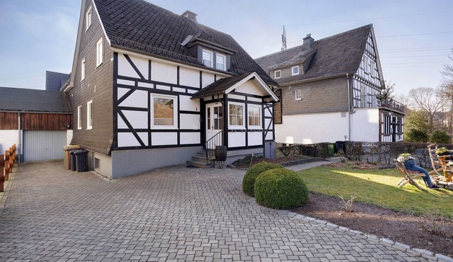 Apartment 'Ferienwohnung Huckelberg' with Balcony and Wi-Fi