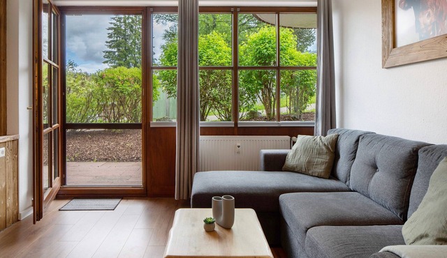Apartment 'Ferienwohnung Am Mehlberg' with Shared Terrace and Wi-Fi