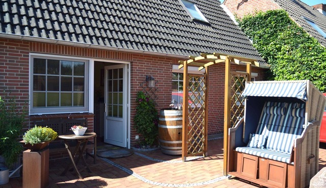 Apartment 'Ferienwohnung Südermarsch' with Private Terrace, Shared Garden and Wi-Fi