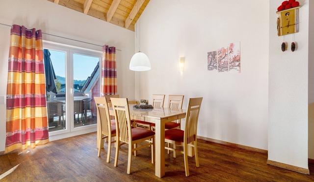 Apartment 'Ferienwohnung Kirsche' with Shared Garden, Balcony and Wi-Fi