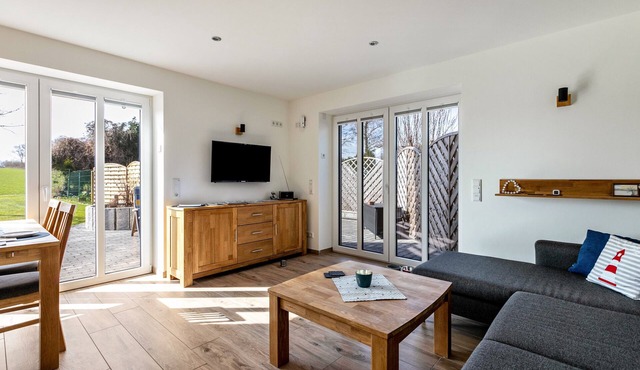 Apartment 'Ferienwohnung Auszeit' near to the sea, Private Terrace and Wi-Fi