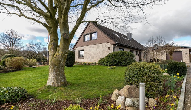 Apartment 'Ferienwohnung Hennig' with Private Garden and Wi-Fi