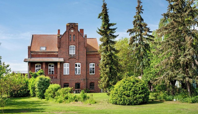 Apartment 'Ferienwohnung Ludwigslust Havelland' with Private Garden and Balcony