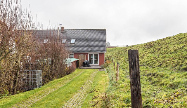 Apartment 'Ferienwohnung Deich' with Private Garden and Wi-Fi