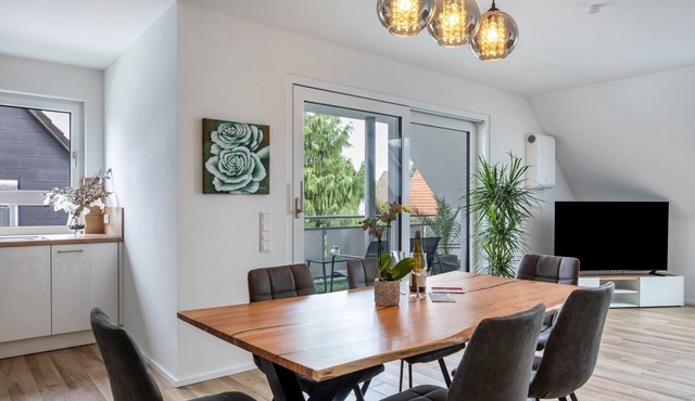 Apartment 'Fewo Ebringen Vogesenblick' with Balcony and Wi-Fi
