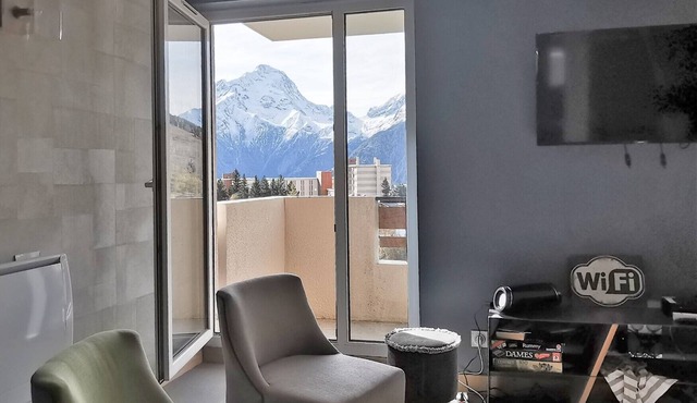 APARTMENT FOR 10 PEOPLE 4 BEDROOMS 4 BATHROOMS AT THE FOOT OF THE SLOPES WITH BALCONIES