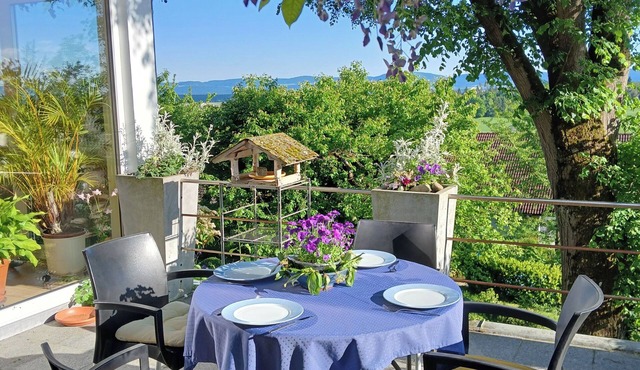 Apartment for 2 persons in a detached house with garden facing south.