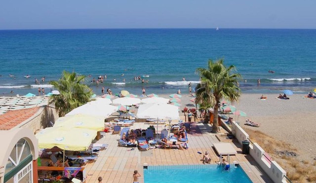 Apartment for 3 persons, with swimming pool, near the beach