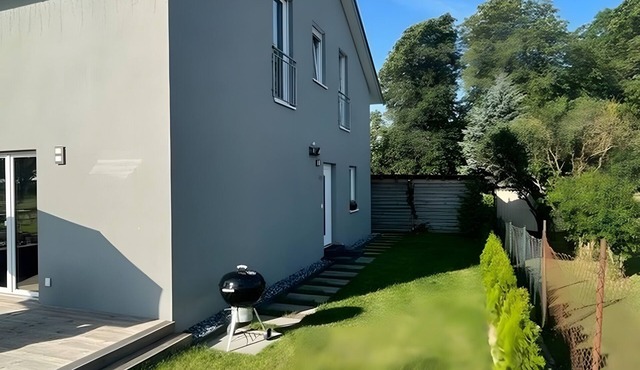 Apartment for 4 Guests, 55 m², Shared Terrace, Garden, and Wi-Fi