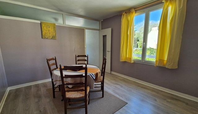 Apartment in Arromanches near Sandy Beach