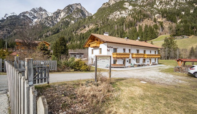 Apartment 'Gartnerhof Glücksklee' with Mountain View, Shared Garden and Wi-Fi