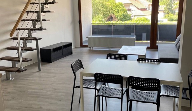 Apartment 'Geräumige Ferienwohnung Eschelbronn' with Balcony and Wi-Fi