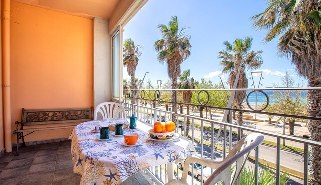 Apartment "Giallo Celeste" with Sea View, Balcony & Wi-Fi