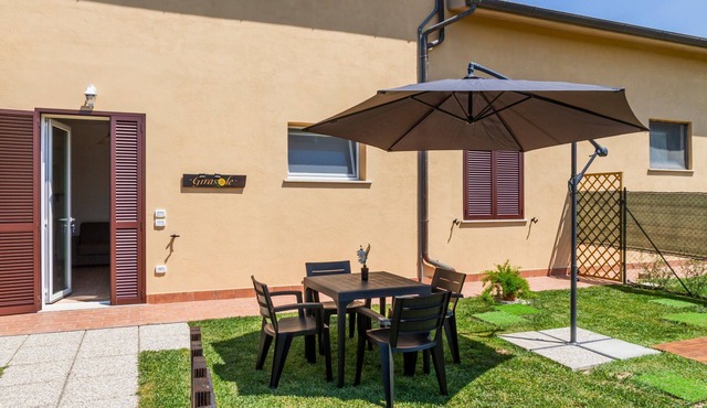 Apartment 'Girasole' with Private Terrace, Wi-Fi and Air Conditioning