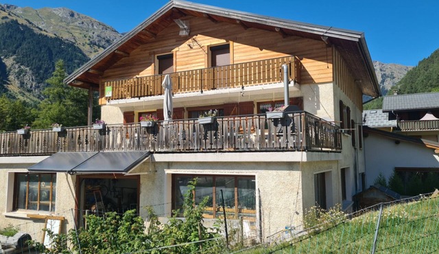 Apartment 'Gîte Le Cembro for 6 People' with Mountain View, Private Terrace and Wi-Fi