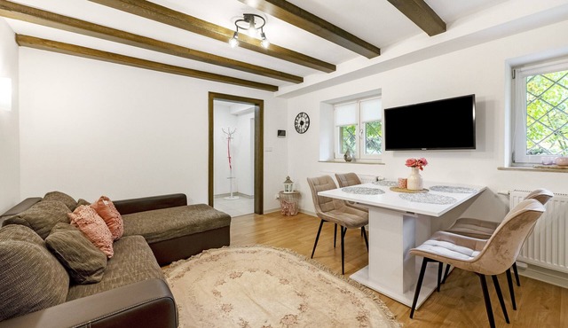 Apartment 'Green House' with Private Terrace, Private Garden and Wi-Fi