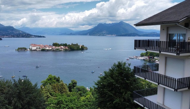 Apartment Happiness with lake view