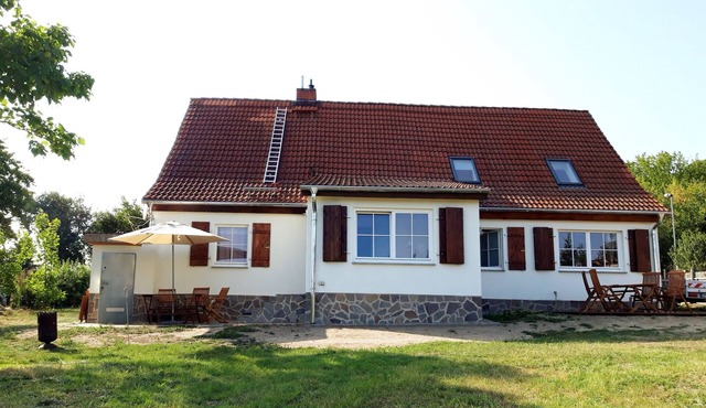 Apartment 'Haus Am See - Zur Blauen Tür' with Lake View, Private Terrace and Wi-Fi