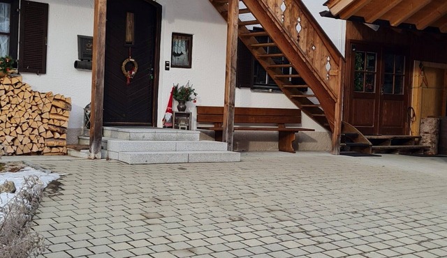 Apartment 'Haus Bergblick' with Balcony and Wi-Fi