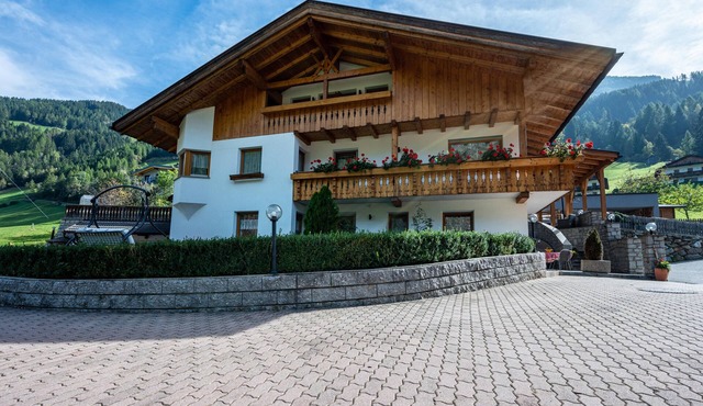 Apartment "Haus Kofler" with Mountain View, Private Terrace & Wi-Fi