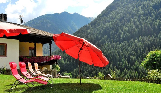 Apartment "Heiserhof - Apfel" with Mountain View, Terrace & Wi-Fi