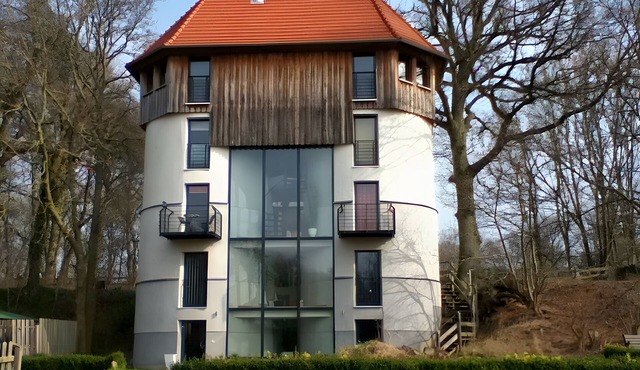 Apartment 'Historisches Futtermittelsilo' with Private Garden and Wi-Fi