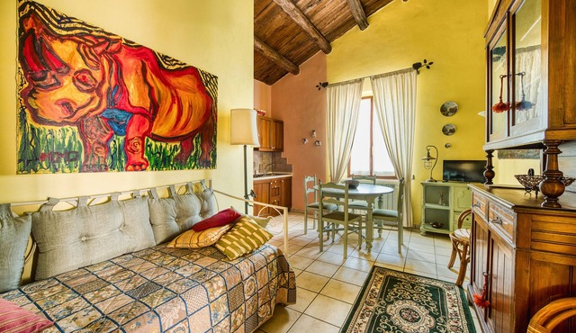Apartment 'Il Grappolo E La Rosa Tea' with Shared Garden and Wi-Fi