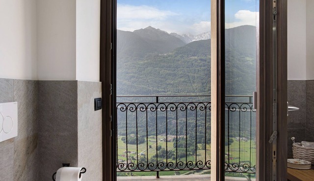 Apartment 'Il Posto Al Sole Caronella' with Mountain View, Shared Garden and Wi-Fi