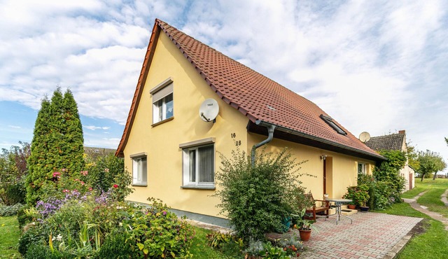 Apartment 'Im Blumengarten' with Wi-Fi, Terrace & Garden