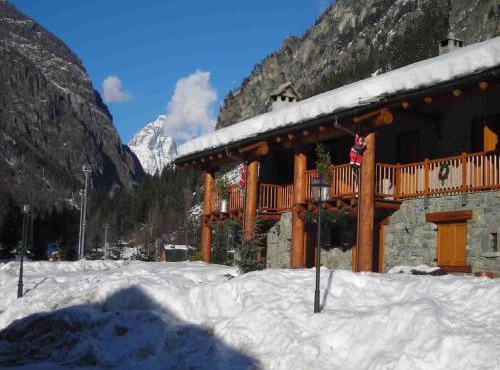 Apartment in Antey-Saint-André near Ski Area