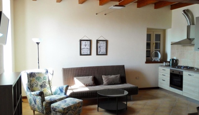 Apartment in authentic farm- strategic position for Garda Lake, go-kart, motocro