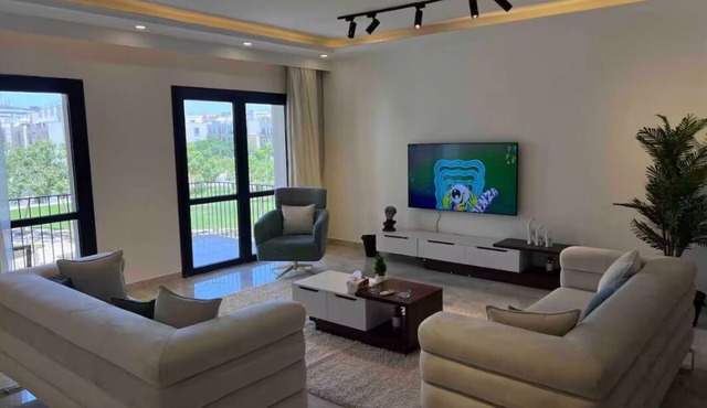 Apartment in Beverly Hills