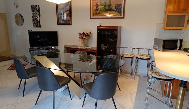 Apartment in courtyard 15' from Lake Garda