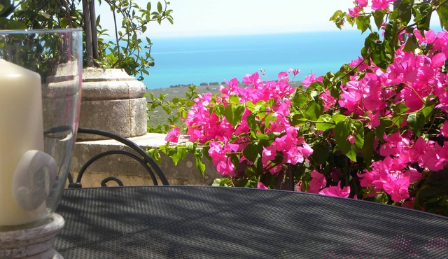 Apartment in noble residence with magnificent sea view, 2 or 4 people