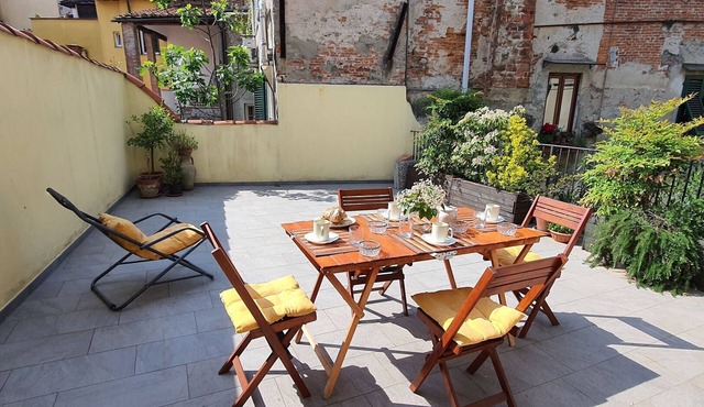 Apartment in Lucca with 2 bedrooms sleeps 6