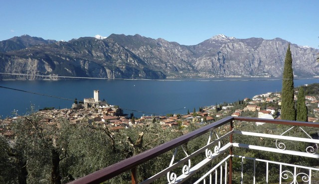 Apartment in Malcesine on Lake Garda. New, with panoramic Parking.
