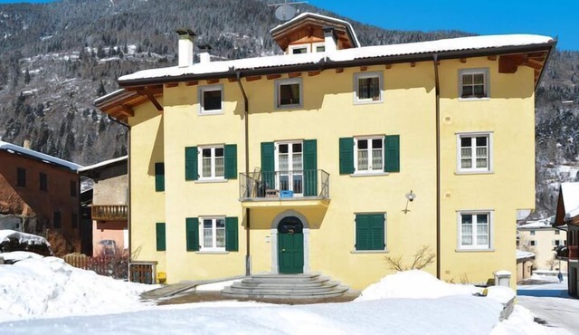 Apartment in Pellizzano with heating