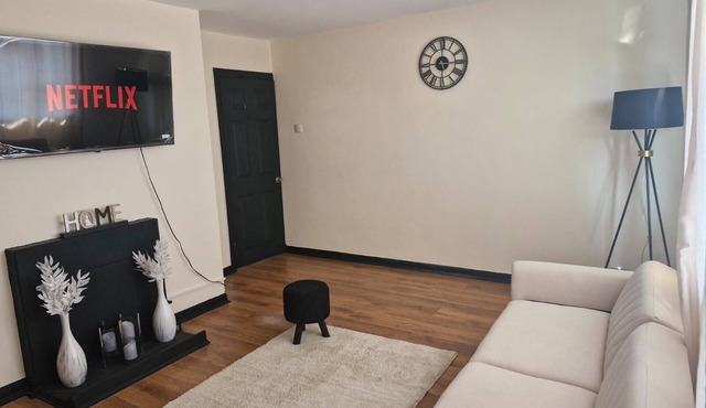 Apartment in the Heart of Wimbledon Parking Included!