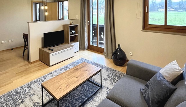 Apartment in the immediate vicinity of the lake with Swiss stone pine bed, newly renovated and balcony
