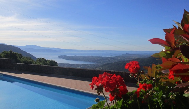 Apartment in the old castle monastery Lake view pool